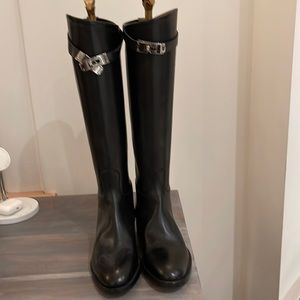 Hermes black jumping boots mint condition size 37.5 boots have never been worn.